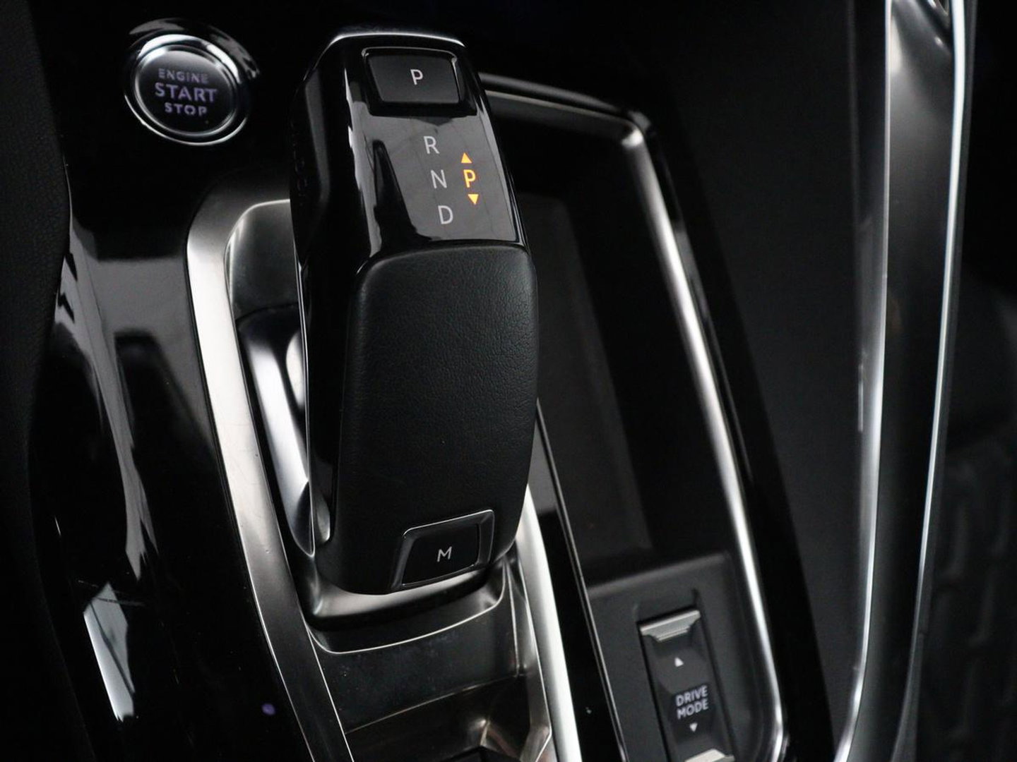 Peugeot 3008 1.6 PureTech GT | Massage | Adaptive cruise | Trekhaak afneembaar | Leder | Full LED | 360 Camera | Carplay | Stoelverwarming