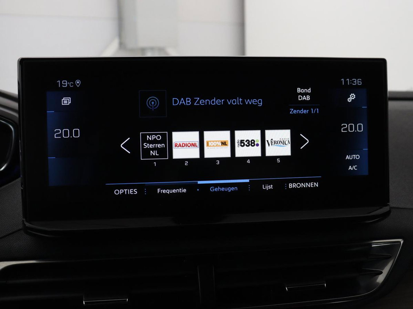 Peugeot 3008 1.6 PureTech GT | Massage | Adaptive cruise | Trekhaak afneembaar | Leder | Full LED | 360 Camera | Carplay | Stoelverwarming