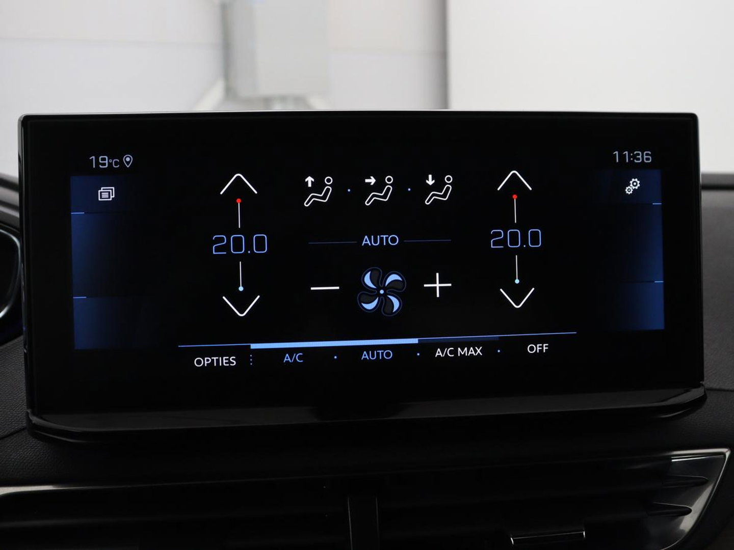 Peugeot 3008 1.6 PureTech GT | Massage | Adaptive cruise | Trekhaak afneembaar | Leder | Full LED | 360 Camera | Carplay | Stoelverwarming