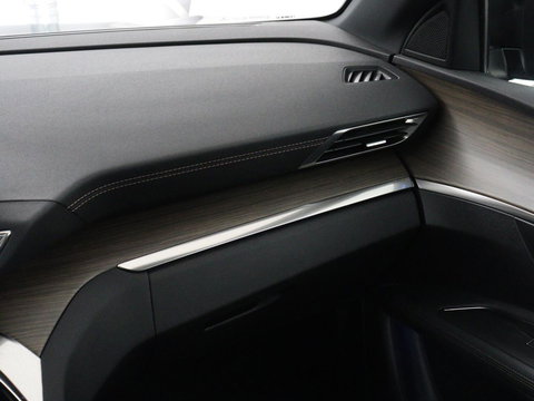 Peugeot 3008 1.6 PureTech GT | Massage | Adaptive cruise | Trekhaak afneembaar | Leder | Full LED | 360 Camera | Carplay | Stoelverwarming