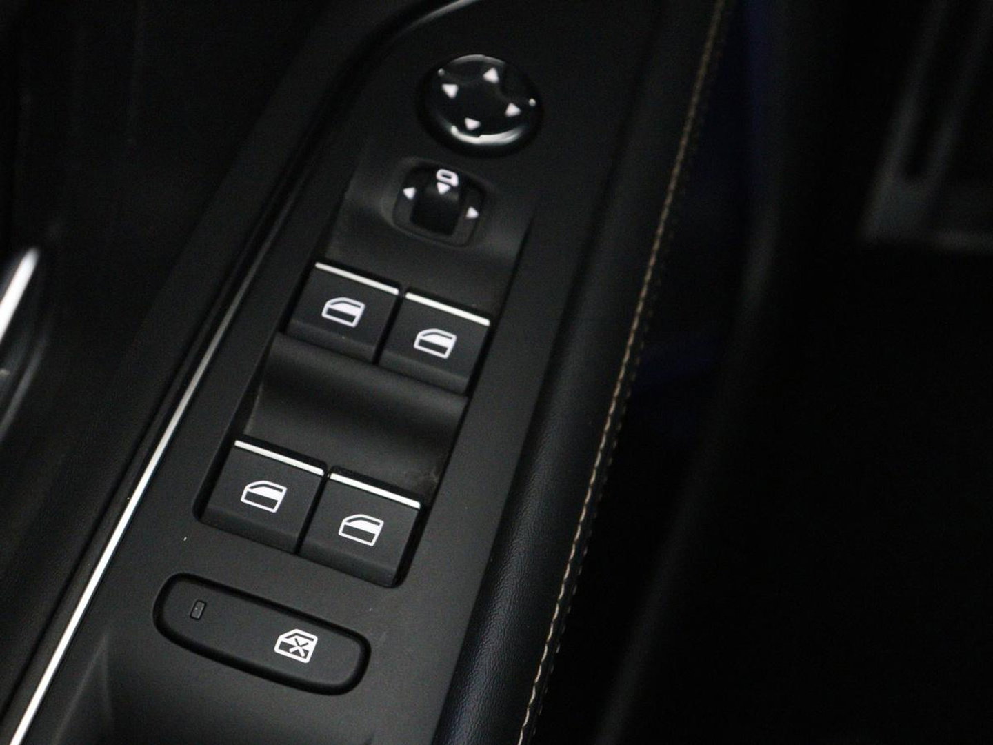 Peugeot 3008 1.6 PureTech GT | Massage | Adaptive cruise | Trekhaak afneembaar | Leder | Full LED | 360 Camera | Carplay | Stoelverwarming