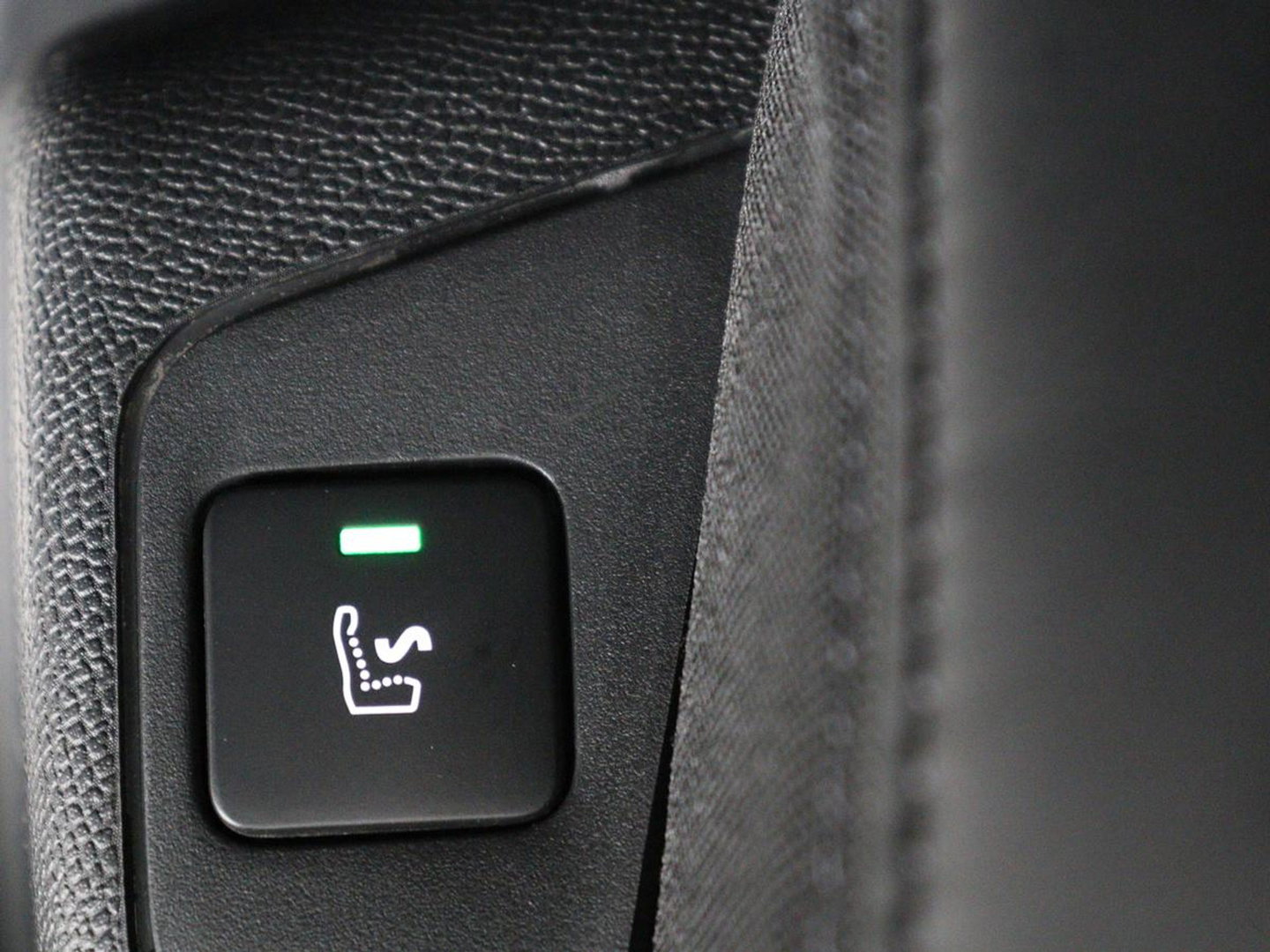 Peugeot 3008 1.6 PureTech GT | Massage | Adaptive cruise | Trekhaak afneembaar | Leder | Full LED | 360 Camera | Carplay | Stoelverwarming