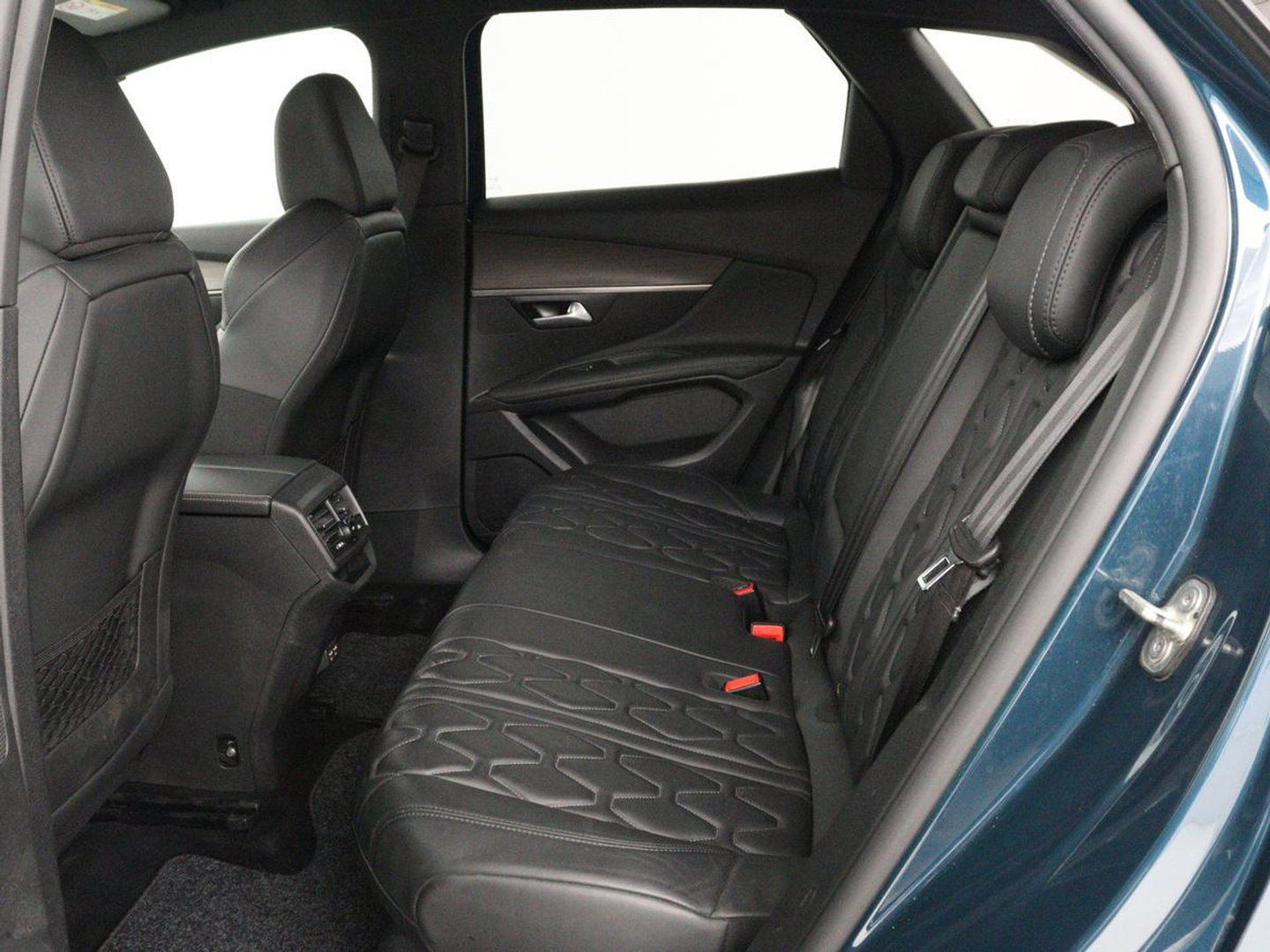 Peugeot 3008 1.6 PureTech GT | Massage | Adaptive cruise | Trekhaak afneembaar | Leder | Full LED | 360 Camera | Carplay | Stoelverwarming