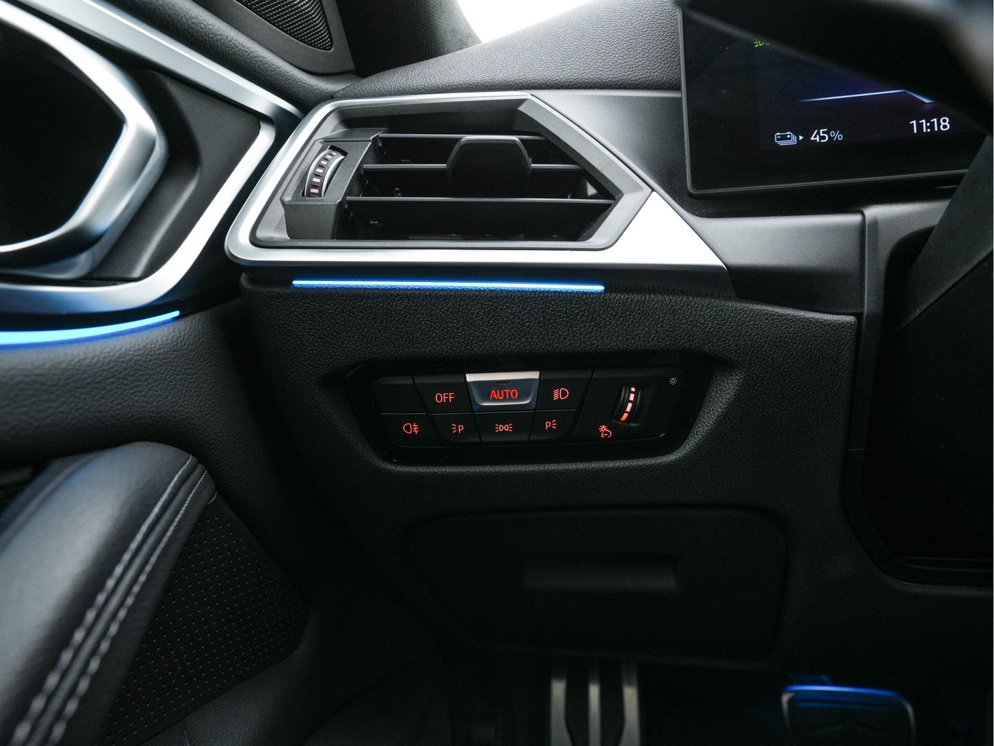 BMW i4 eDrive40 High Executive 84 kWh M-Sportpack [ 3-Fase ] {SOH-93%} (INCL.BTW)  Aut *LEATHER | HEAD UP | FULL-LED | HIFI-SOUND | CRUISE | WIDESCREEN-COCKPIT | DAB+ | CAMERA | AMBIENTLIGHT | CARPLAY | HEATED-SPORTSEATS | PRIVACY-GLASS | 19''ALU*