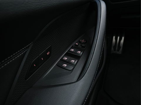 BMW i4 eDrive40 High Executive 84 kWh M-Sportpack [ 3-Fase ] {SOH-93%} (INCL.BTW)  Aut *LEATHER | HEAD UP | FULL-LED | HIFI-SOUND | CRUISE | WIDESCREEN-COCKPIT | DAB+ | CAMERA | AMBIENTLIGHT | CARPLAY | HEATED-SPORTSEATS | PRIVACY-GLASS | 19''ALU*