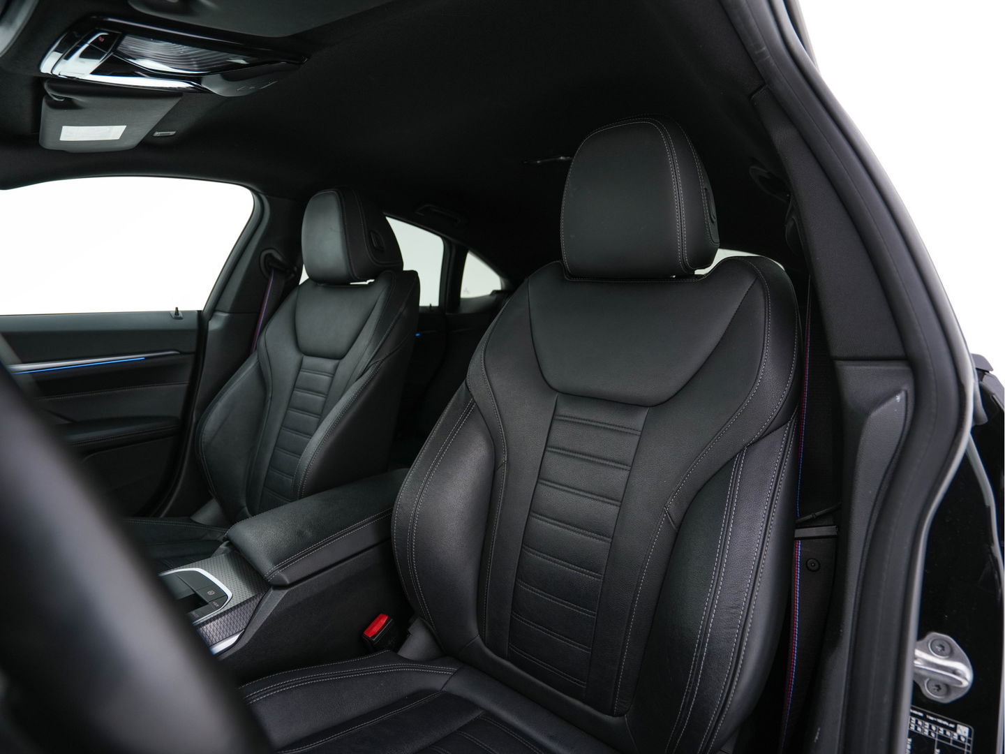 BMW i4 eDrive40 High Executive 84 kWh M-Sportpack [ 3-Fase ] {SOH-93%} (INCL.BTW)  Aut *LEATHER | HEAD UP | FULL-LED | HIFI-SOUND | CRUISE | WIDESCREEN-COCKPIT | DAB+ | CAMERA | AMBIENTLIGHT | CARPLAY | HEATED-SPORTSEATS | PRIVACY-GLASS | 19''ALU*