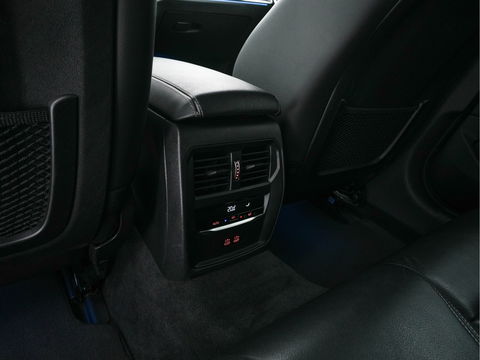 BMW i4 eDrive40 High Executive 84 kWh M-Sportpack [ 3-Fase ] {SOH-93%} (INCL.BTW)  Aut *LEATHER | HEAD UP | FULL-LED | HIFI-SOUND | CRUISE | WIDESCREEN-COCKPIT | DAB+ | CAMERA | AMBIENTLIGHT | CARPLAY | HEATED-SPORTSEATS | PRIVACY-GLASS | 19''ALU*