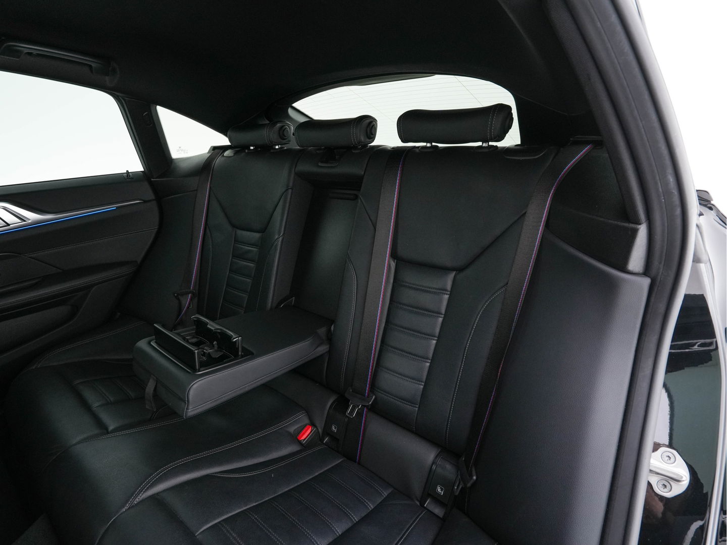 BMW i4 eDrive40 High Executive 84 kWh M-Sportpack [ 3-Fase ] {SOH-93%} (INCL.BTW)  Aut *LEATHER | HEAD UP | FULL-LED | HIFI-SOUND | CRUISE | WIDESCREEN-COCKPIT | DAB+ | CAMERA | AMBIENTLIGHT | CARPLAY | HEATED-SPORTSEATS | PRIVACY-GLASS | 19''ALU*