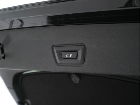 BMW i4 eDrive40 High Executive 84 kWh M-Sportpack [ 3-Fase ] {SOH-93%} (INCL.BTW)  Aut *LEATHER | HEAD UP | FULL-LED | HIFI-SOUND | CRUISE | WIDESCREEN-COCKPIT | DAB+ | CAMERA | AMBIENTLIGHT | CARPLAY | HEATED-SPORTSEATS | PRIVACY-GLASS | 19''ALU*