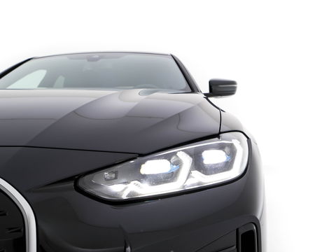 BMW i4 eDrive40 High Executive 84 kWh M-Sportpack [ 3-Fase ] {SOH-93%} (INCL.BTW)  Aut *LEATHER | HEAD UP | FULL-LED | HIFI-SOUND | CRUISE | WIDESCREEN-COCKPIT | DAB+ | CAMERA | AMBIENTLIGHT | CARPLAY | HEATED-SPORTSEATS | PRIVACY-GLASS | 19''ALU*