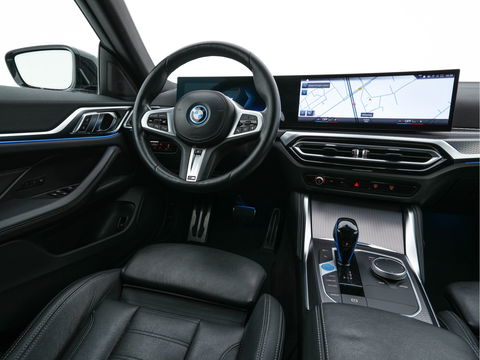 BMW i4 eDrive40 High Executive 84 kWh M-Sportpack [ 3-Fase ] {SOH-93%} (INCL.BTW)  Aut *LEATHER | HEAD UP | FULL-LED | HIFI-SOUND | CRUISE | WIDESCREEN-COCKPIT | DAB+ | CAMERA | AMBIENTLIGHT | CARPLAY | HEATED-SPORTSEATS | PRIVACY-GLASS | 19''ALU*