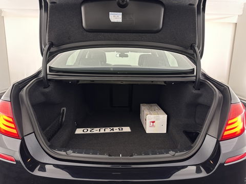 BMW 5 Serie 520i High Executive M-Sportpack Aut. *PANO | LEATHER | XENON | HARMAN/KARDON | HEATED-SPORTSEATS | NAVI-FULLMAP | PRIVACY-GLASS | SHIFT-PADDLES | ECC | PDC | CRUISE | 18''ALU*