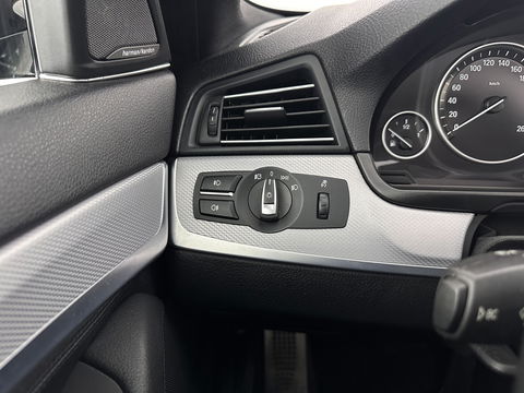 BMW 5 Serie 520i High Executive M-Sportpack Aut. *PANO | LEATHER | XENON | HARMAN/KARDON | HEATED-SPORTSEATS | NAVI-FULLMAP | PRIVACY-GLASS | SHIFT-PADDLES | ECC | PDC | CRUISE | 18''ALU*