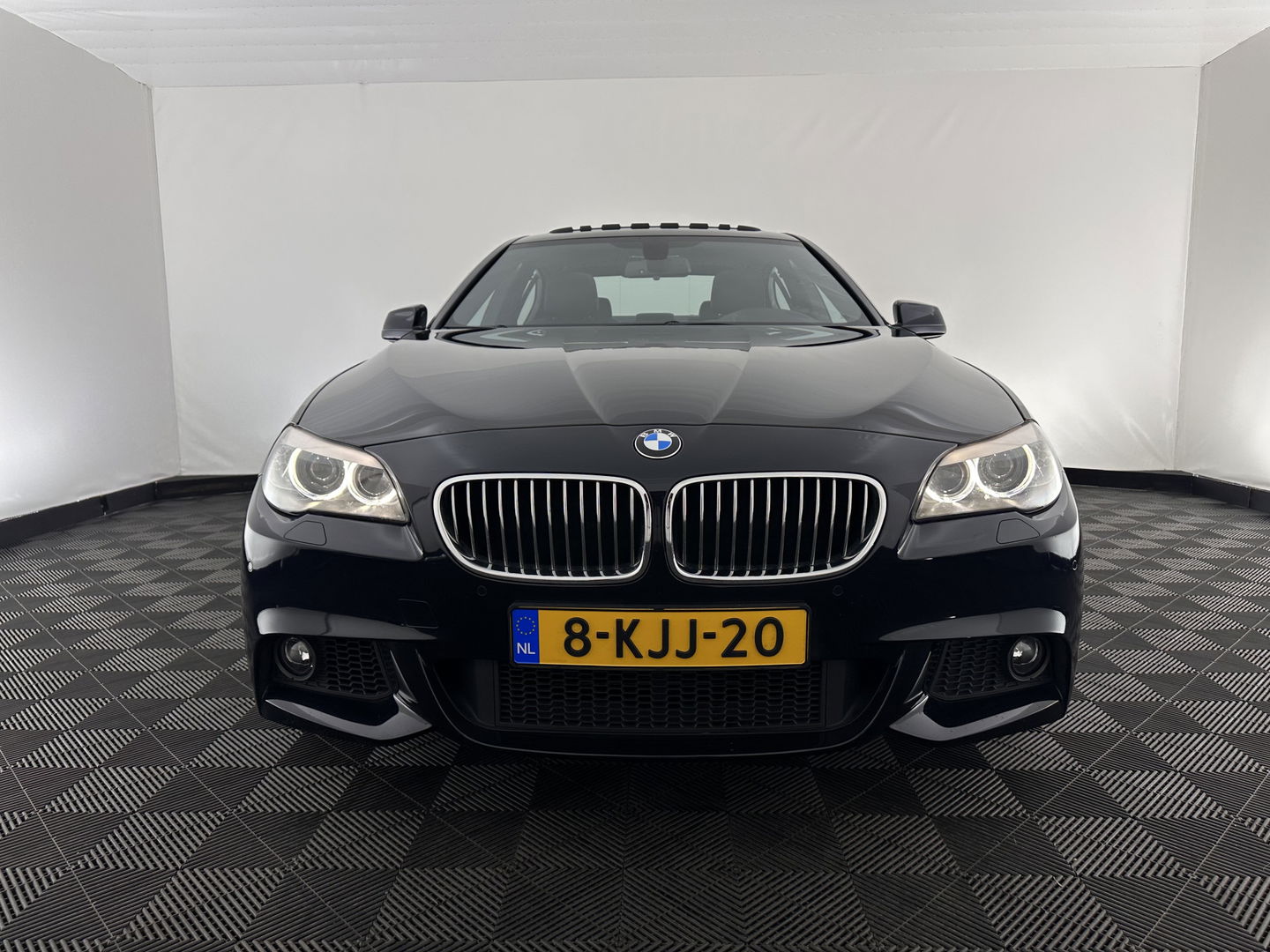 BMW 5 Serie 520i High Executive M-Sportpack Aut. *PANO | LEATHER | XENON | HARMAN/KARDON | HEATED-SPORTSEATS | NAVI-FULLMAP | PRIVACY-GLASS | SHIFT-PADDLES | ECC | PDC | CRUISE | 18''ALU*