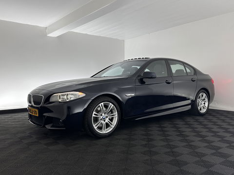 BMW 5 Serie 520i High Executive M-Sportpack Aut. *PANO | LEATHER | XENON | HARMAN/KARDON | HEATED-SPORTSEATS | NAVI-FULLMAP | PRIVACY-GLASS | SHIFT-PADDLES | ECC | PDC | CRUISE | 18''ALU*