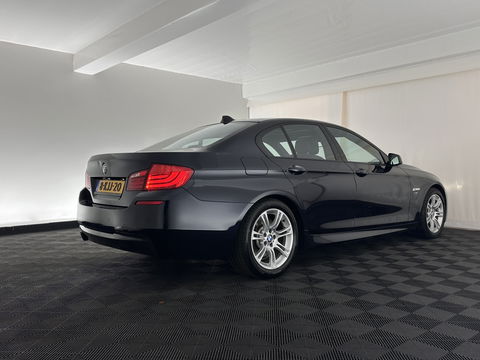 BMW 5 Serie 520i High Executive M-Sportpack Aut. *PANO | LEATHER | XENON | HARMAN/KARDON | HEATED-SPORTSEATS | NAVI-FULLMAP | PRIVACY-GLASS | SHIFT-PADDLES | ECC | PDC | CRUISE | 18''ALU*