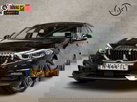 BMW 1 Serie - 118i Sportline Automaat (APPLE CARPLAY, DEALER ONDERHOUDEN, GROOT NAVI, LEDER, CAMERA, STOELVERWARMING, SPORTSTOELEN, LANE ASSIST, NIEUWE APK, NIEUWSTAAT)