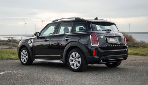 MINI Countryman 1.5 Cooper S E ALL4 Essential CAMERA / NAVI / CARPLAY / AIRCO / ZWART / STOELVERWARMING