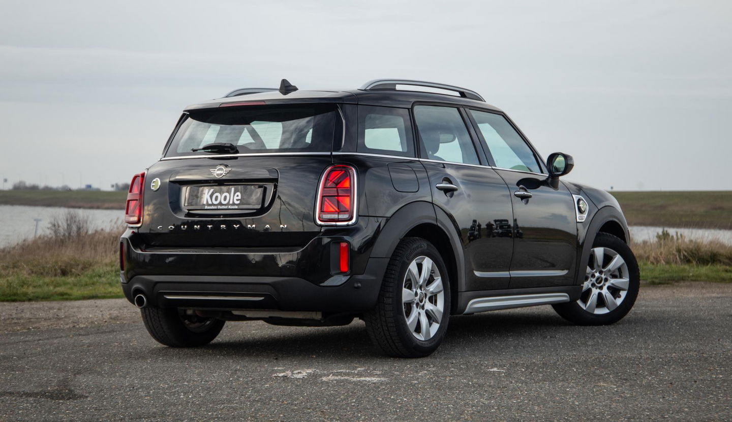 MINI Countryman 1.5 Cooper S E ALL4 Essential CAMERA / NAVI / CARPLAY / AIRCO / ZWART / STOELVERWARMING