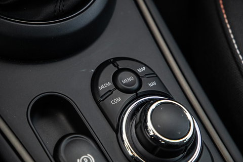 MINI Countryman 1.5 Cooper S E ALL4 Essential CAMERA / NAVI / CARPLAY / AIRCO / ZWART / STOELVERWARMING