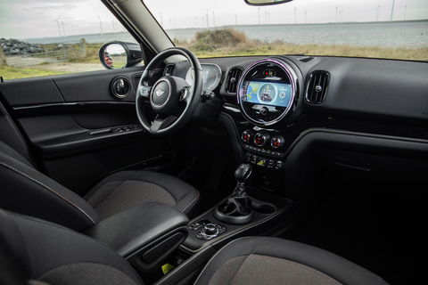 MINI Countryman 1.5 Cooper S E ALL4 Essential CAMERA / NAVI / CARPLAY / AIRCO / ZWART / STOELVERWARMING