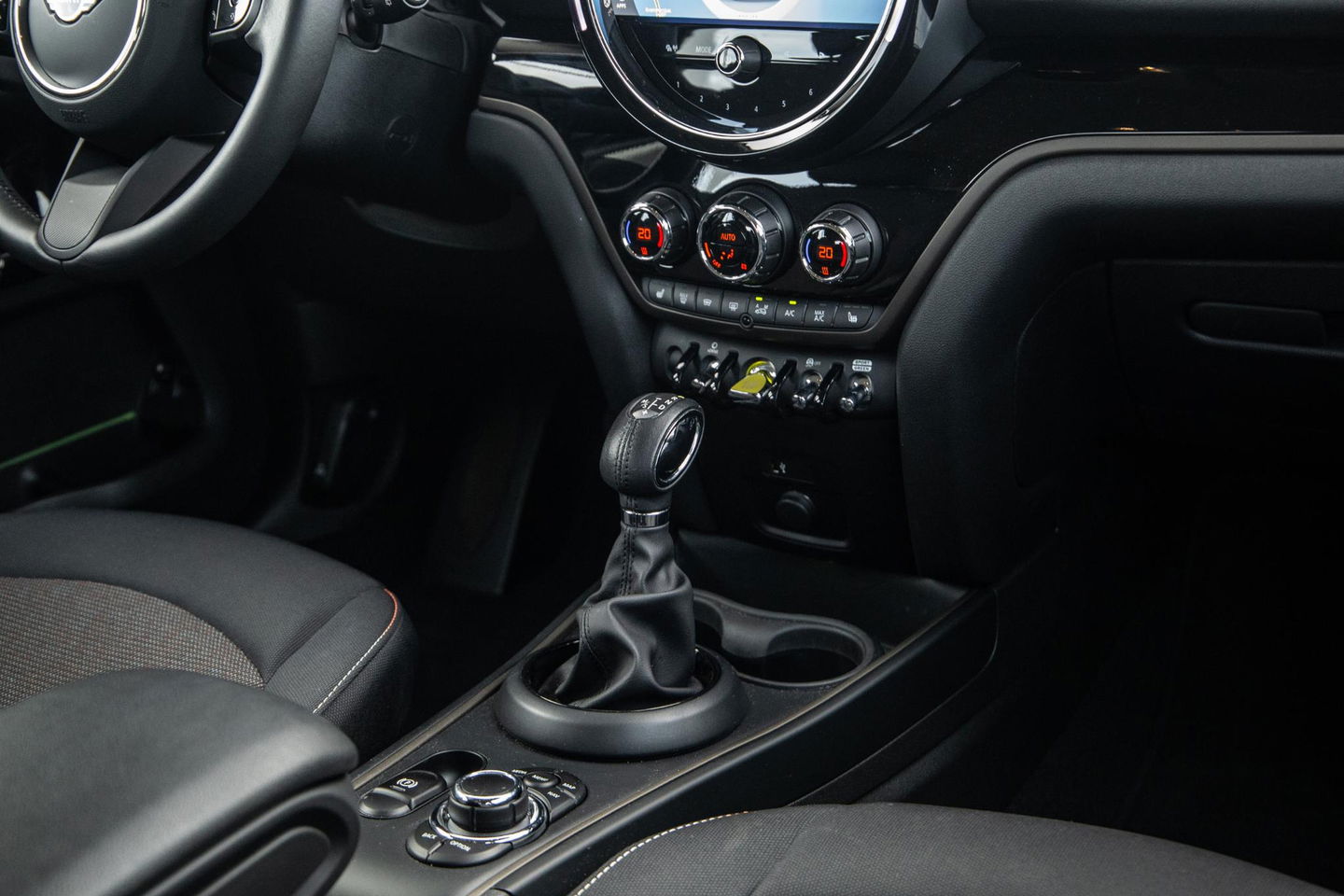 MINI Countryman 1.5 Cooper S E ALL4 Essential CAMERA / NAVI / CARPLAY / AIRCO / ZWART / STOELVERWARMING