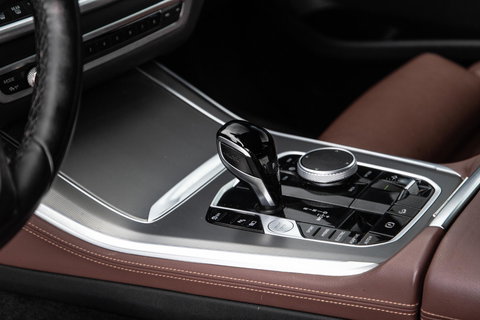 BMW X5 xDrive45e CARPLAY  / CAMERA / DEALER ONDERHOUDEN / BRUIN LEER / STOELVERWARMING