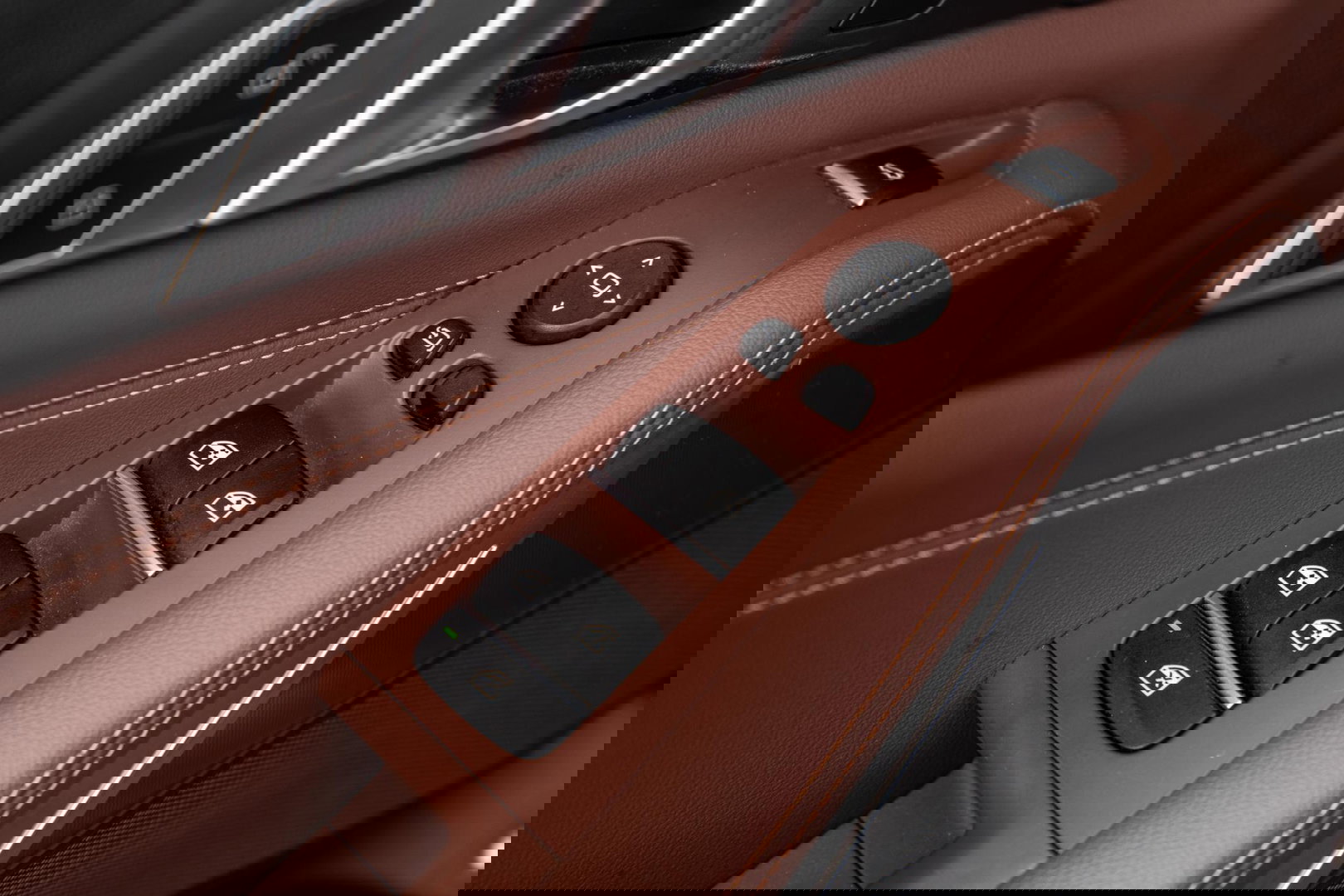 BMW X5 xDrive45e CARPLAY  / CAMERA / DEALER ONDERHOUDEN / BRUIN LEER / STOELVERWARMING