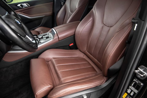 BMW X5 xDrive45e CARPLAY  / CAMERA / DEALER ONDERHOUDEN / BRUIN LEER / STOELVERWARMING