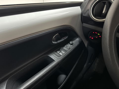 Volkswagen up! 1.0 BMT move up! Airco Navi 5drs NAP