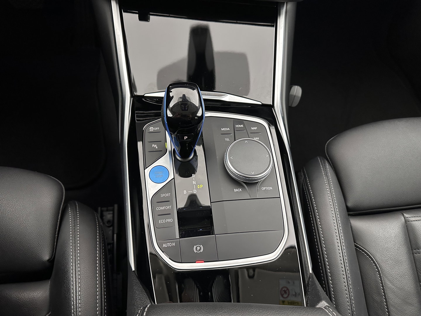 BMW i4 eDrive40 High Executive 84 kWh [ 3-Fase ] {SOH-95%} (INCL.BTW) *HEAD-UP | LEATHER | FULL-LED | WIDESCREEEN-DIGI-COCKPIT | CAMERA | KEYLESS | HIFI-SOUND | PRIVACY-GLASS | ECC | PDC | CRUISE | 17''ALU*