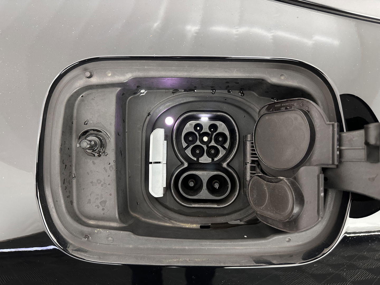 BMW i4 eDrive40 High Executive 84 kWh [ 3-Fase ] {SOH-95%} (INCL.BTW) *HEAD-UP | LEATHER | FULL-LED | WIDESCREEEN-DIGI-COCKPIT | CAMERA | KEYLESS | HIFI-SOUND | PRIVACY-GLASS | ECC | PDC | CRUISE | 17''ALU*