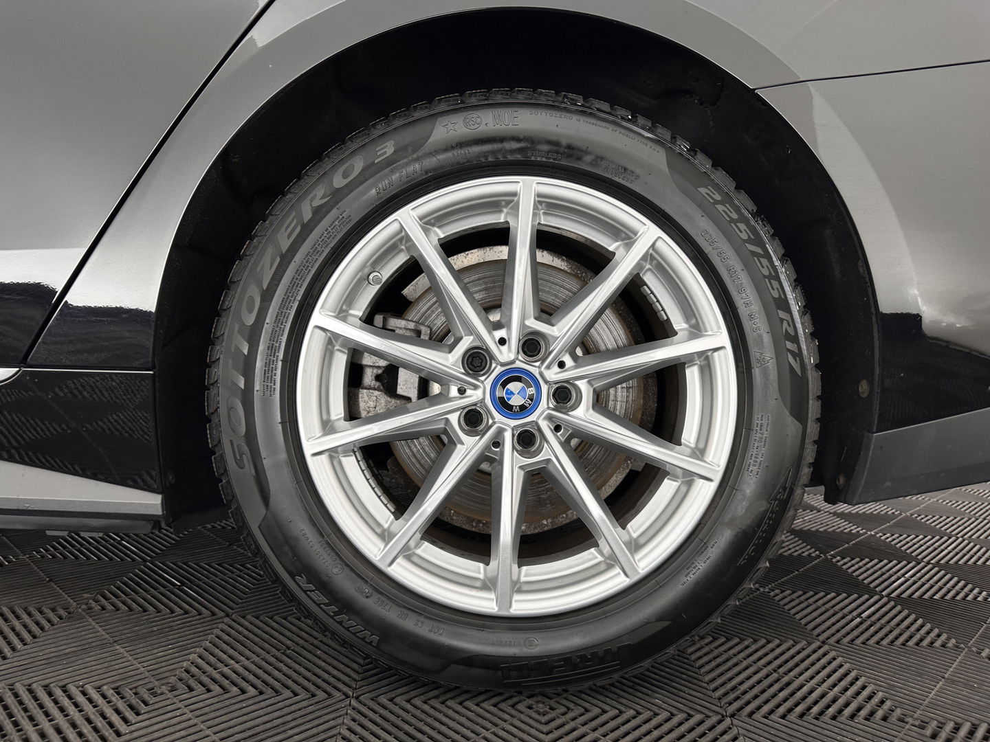 BMW i4 eDrive40 High Executive 84 kWh [ 3-Fase ] {SOH-95%} (INCL.BTW) *HEAD-UP | LEATHER | FULL-LED | WIDESCREEEN-DIGI-COCKPIT | CAMERA | KEYLESS | HIFI-SOUND | PRIVACY-GLASS | ECC | PDC | CRUISE | 17''ALU*