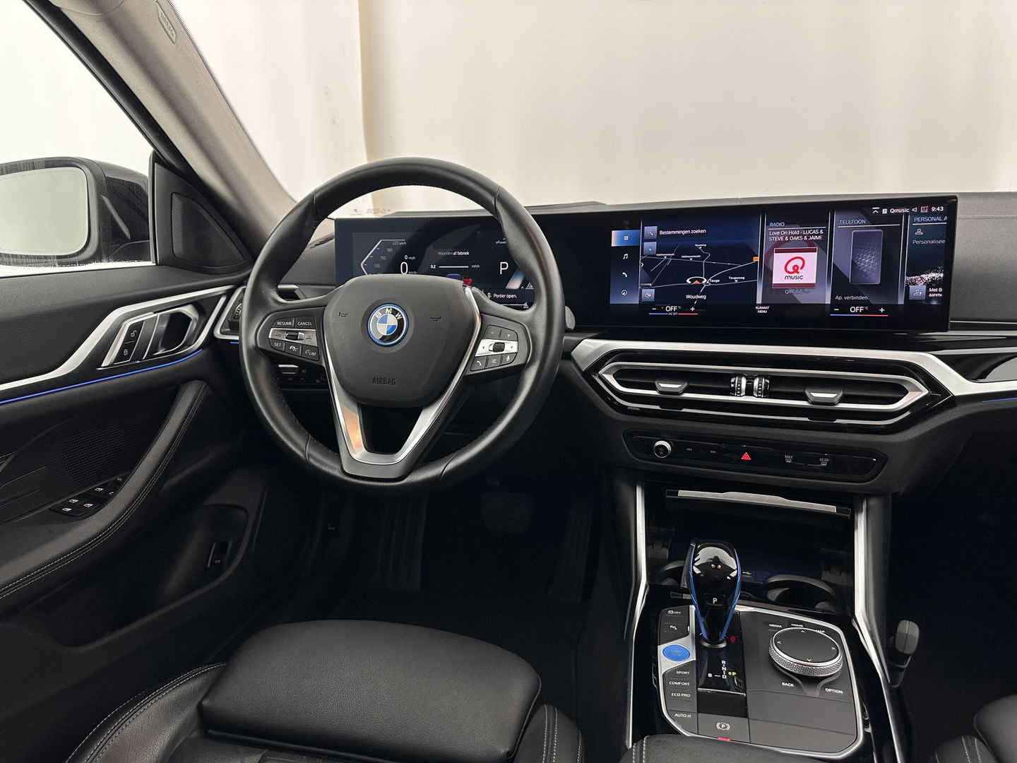 BMW i4 eDrive40 High Executive 84 kWh [ 3-Fase ] {SOH-95%} (INCL.BTW) *HEAD-UP | LEATHER | FULL-LED | WIDESCREEEN-DIGI-COCKPIT | CAMERA | KEYLESS | HIFI-SOUND | PRIVACY-GLASS | ECC | PDC | CRUISE | 17''ALU*