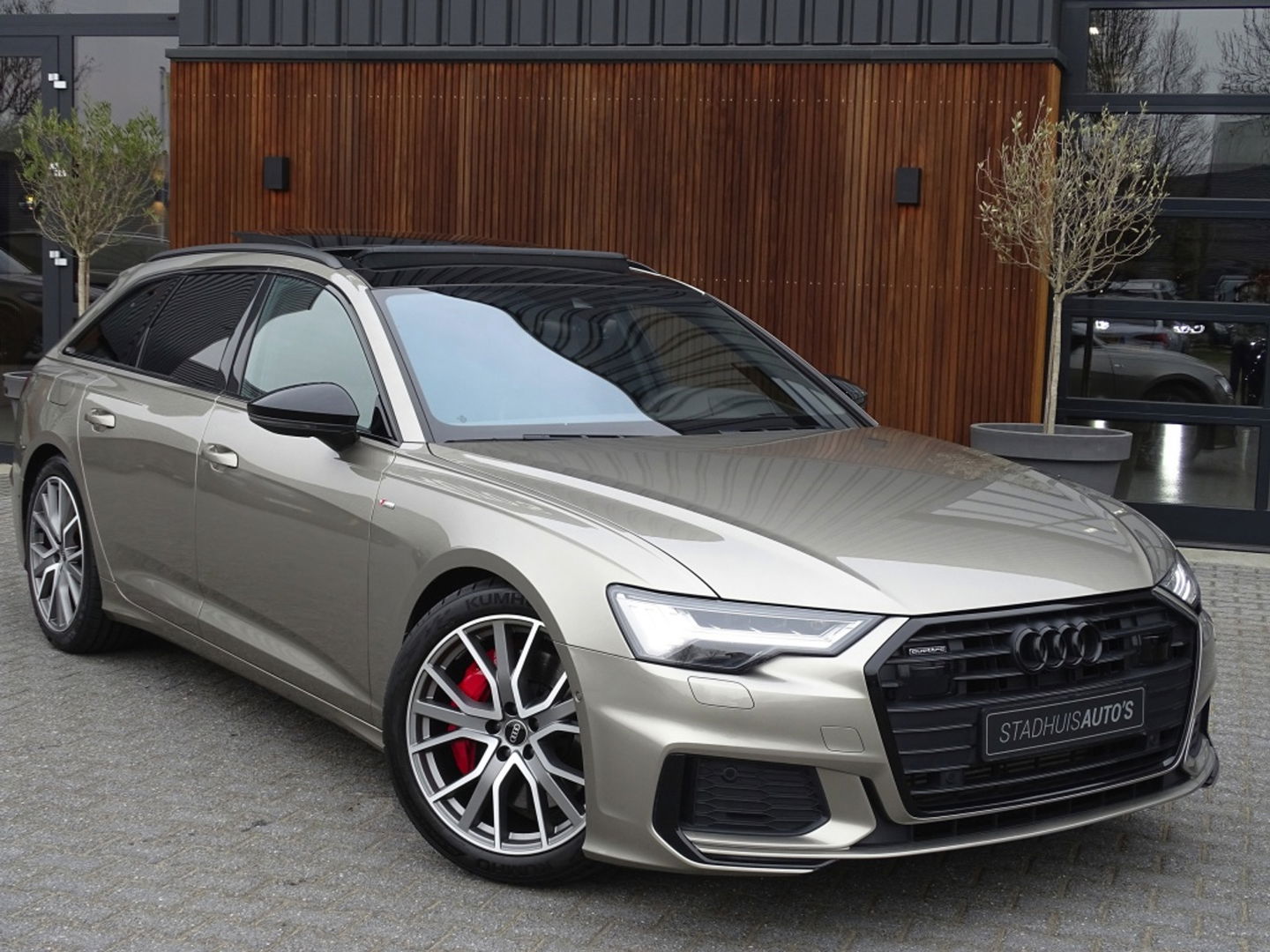 Audi A6 Avant 55 TFSIe 367 PK Quattro / Audi Exclusive / B&O / 2022 / Matrix