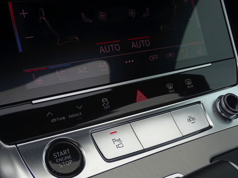 Audi A6 Avant 55 TFSIe 367 PK Quattro / Audi Exclusive / B&O / 2022 / Matrix