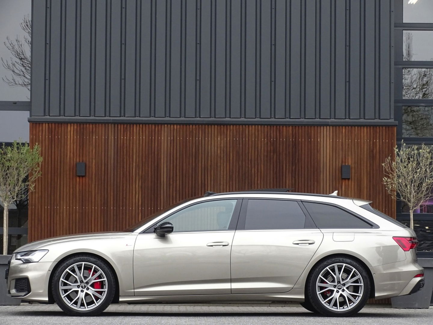 Audi A6 Avant 55 TFSIe 367 PK Quattro / Audi Exclusive / B&O / 2022 / Matrix