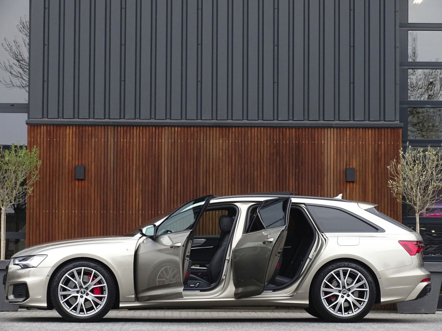 Audi A6 Avant 55 TFSIe 367 PK Quattro / Audi Exclusive / B&O / 2022 / Matrix