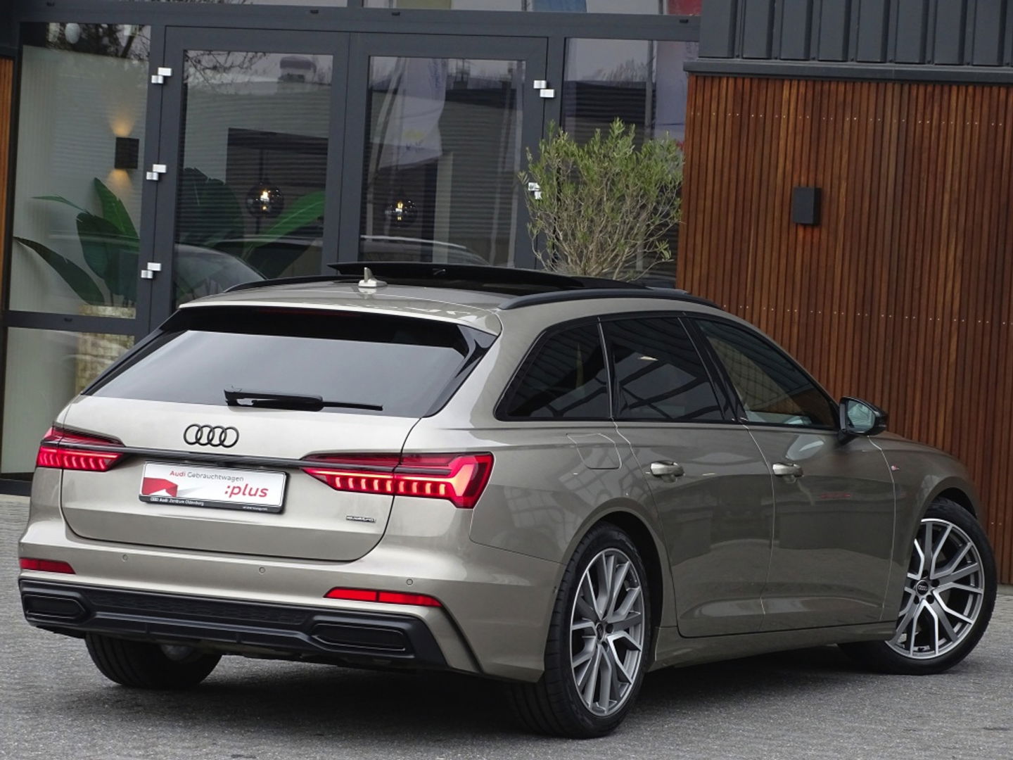 Audi A6 Avant 55 TFSIe 367 PK Quattro / Audi Exclusive / B&O / 2022 / Matrix