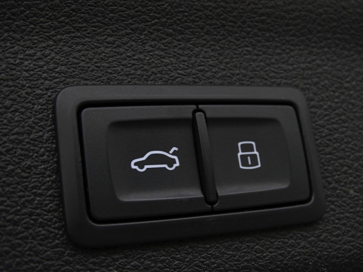 Audi A6 Avant 55 TFSIe 367 PK Quattro / Audi Exclusive / B&O / 2022 / Matrix