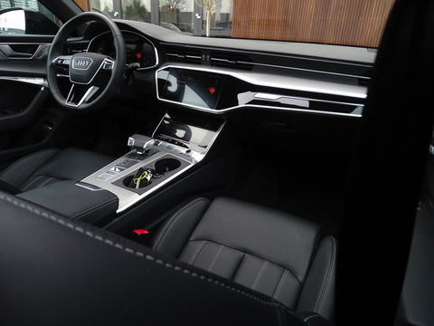 Audi A6 Avant 55 TFSIe 367 PK Quattro / Audi Exclusive / B&O / 2022 / Matrix