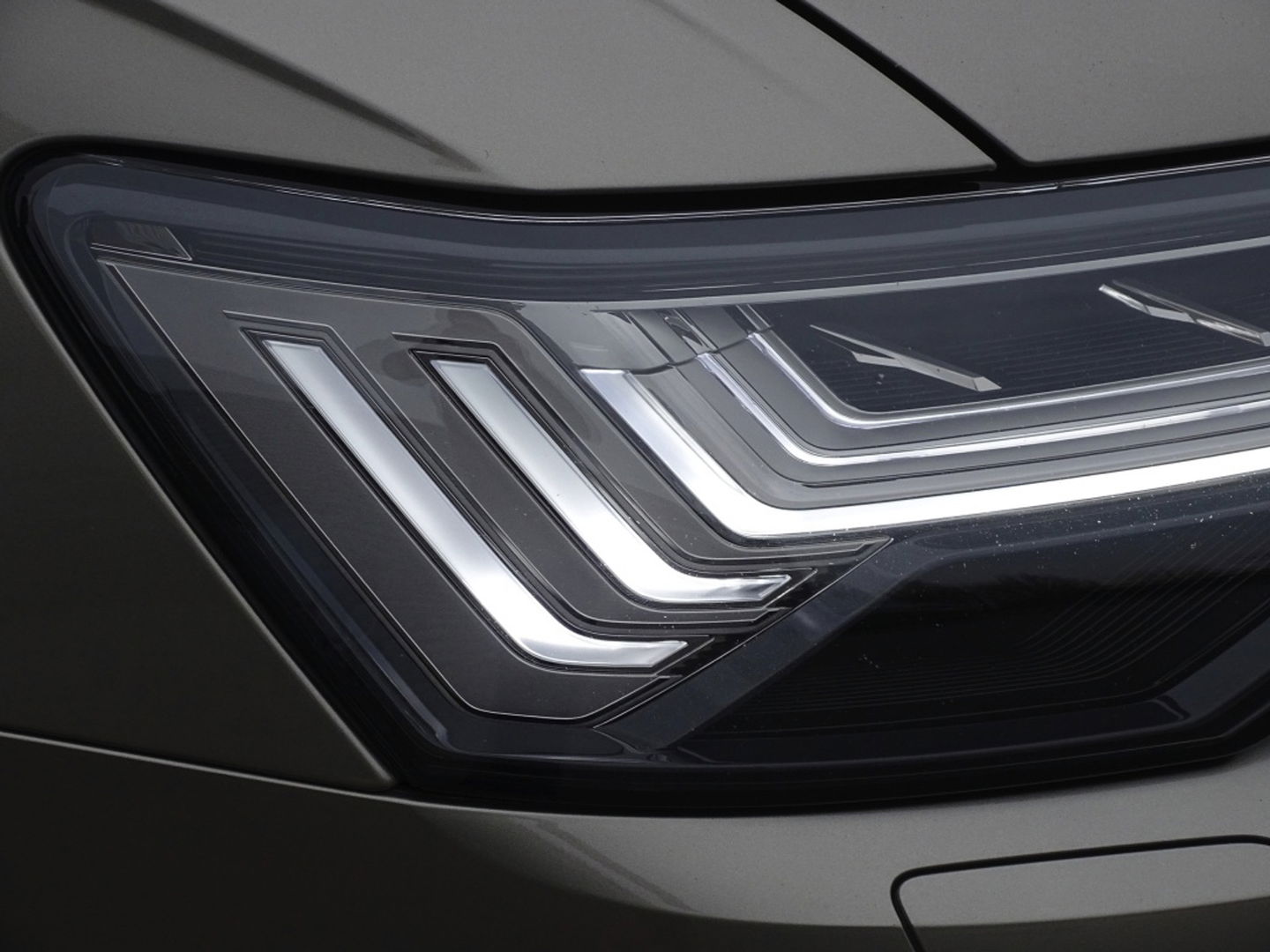 Audi A6 Avant 55 TFSIe 367 PK Quattro / Audi Exclusive / B&O / 2022 / Matrix