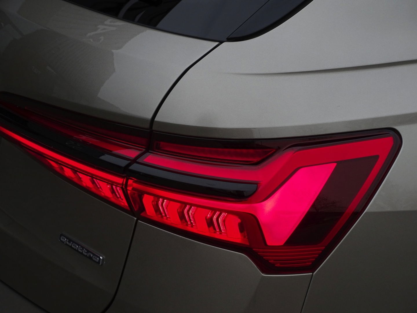 Audi A6 Avant 55 TFSIe 367 PK Quattro / Audi Exclusive / B&O / 2022 / Matrix