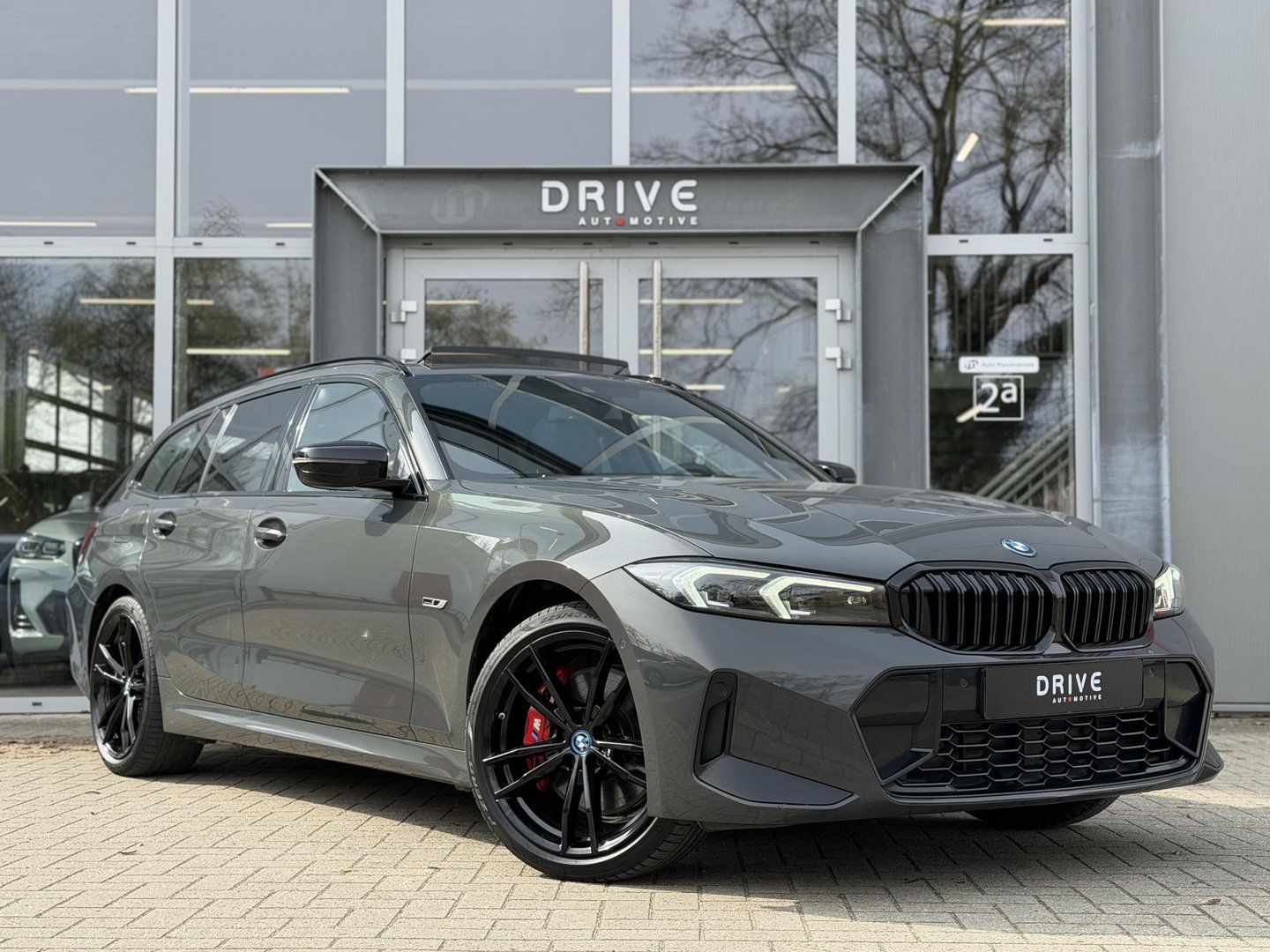 BMW 3 Serie Touring 330e LCI High Ex. M-Sport Pro |Individual leer|Pano|H/K|Memory|19"|Trekhaak|Dravit