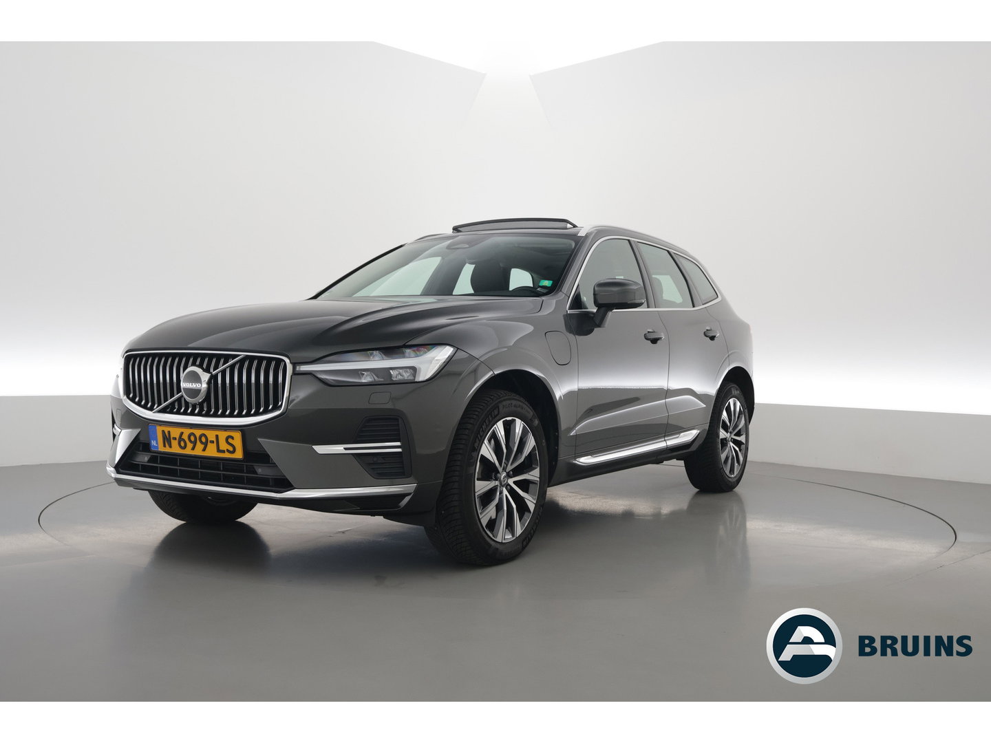 Volvo XC60 2.0 T6 Plug-in hybrid AWD Inscription Exclusive | Google | Luchtvering | Trekhaak | Head-up | H&K Audio | Pano-dak |