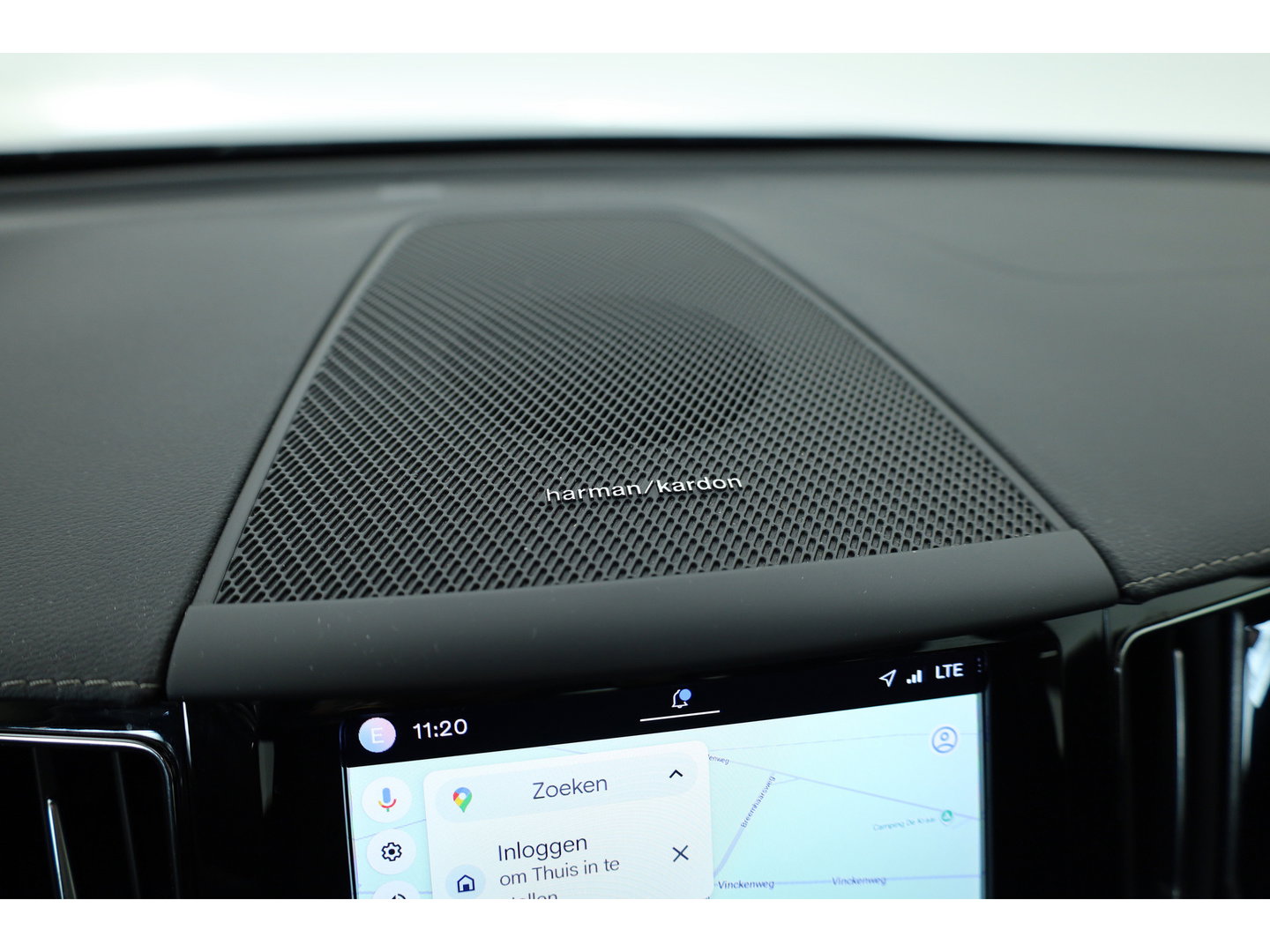 Volvo XC60 2.0 T6 Plug-in hybrid AWD Inscription Exclusive | Google | Luchtvering | Trekhaak | Head-up | H&K Audio | Pano-dak |