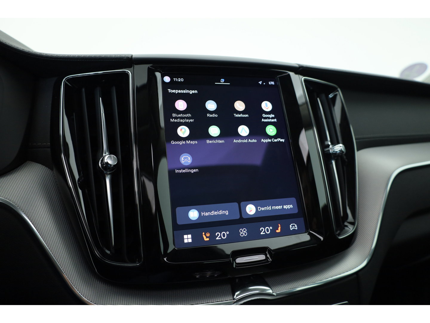 Volvo XC60 2.0 T6 Plug-in hybrid AWD Inscription Exclusive | Google | Luchtvering | Trekhaak | Head-up | H&K Audio | Pano-dak |