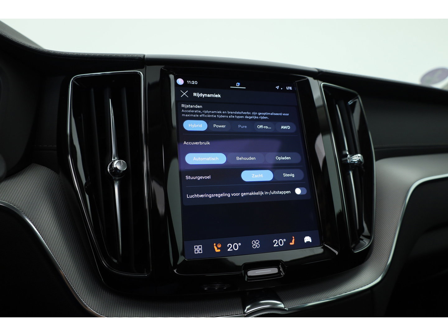 Volvo XC60 2.0 T6 Plug-in hybrid AWD Inscription Exclusive | Google | Luchtvering | Trekhaak | Head-up | H&K Audio | Pano-dak |