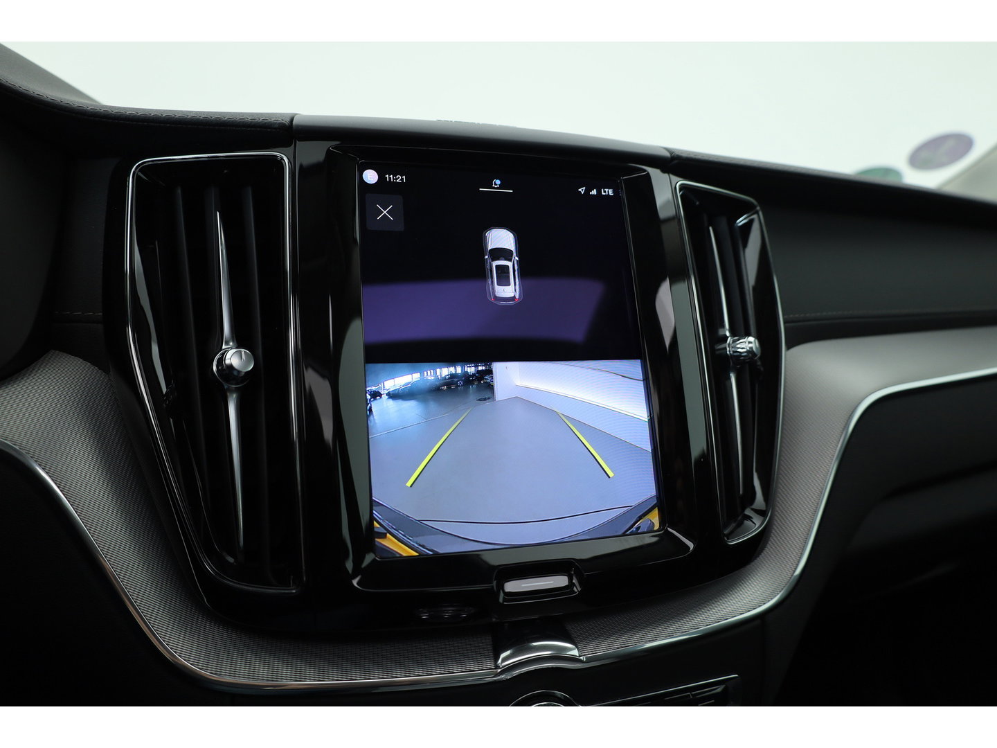 Volvo XC60 2.0 T6 Plug-in hybrid AWD Inscription Exclusive | Google | Luchtvering | Trekhaak | Head-up | H&K Audio | Pano-dak |