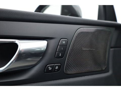 Volvo XC60 2.0 T6 Plug-in hybrid AWD Inscription Exclusive | Google | Luchtvering | Trekhaak | Head-up | H&K Audio | Pano-dak |